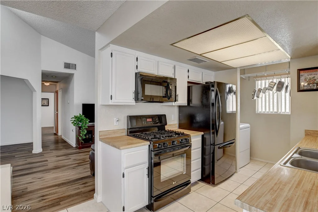 2530 Palace View, Las Vegas, NV 89121