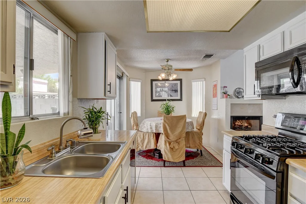 2530 Palace View, Las Vegas, NV 89121