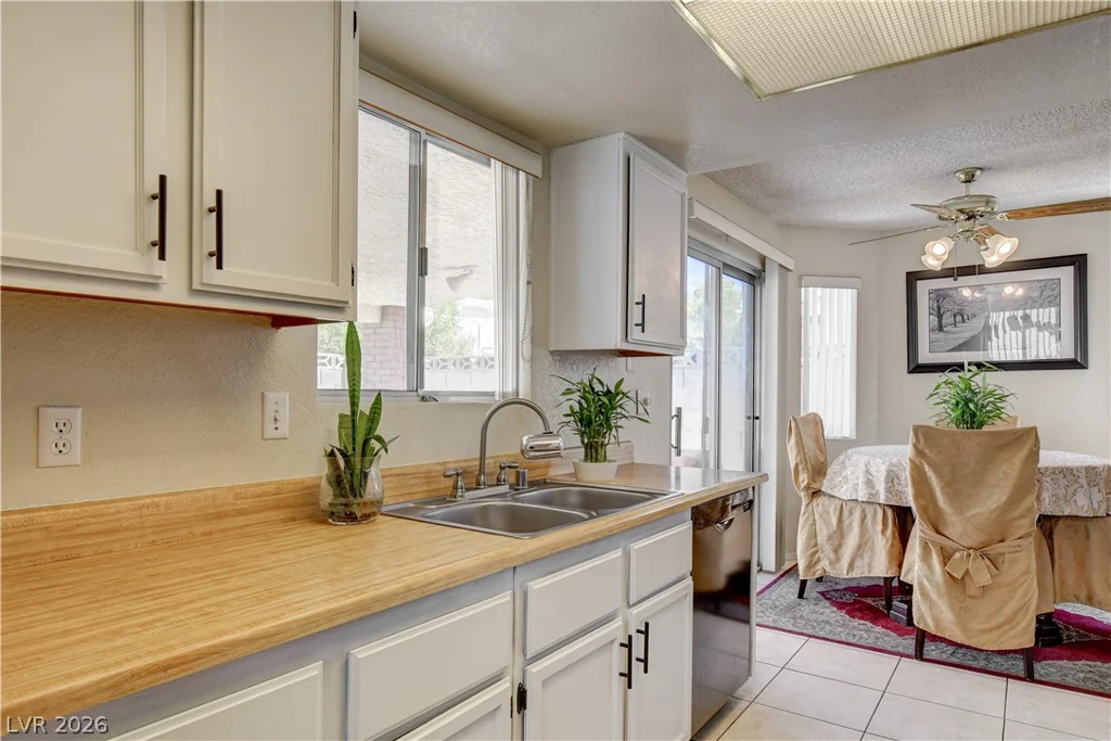 2530 Palace View, Las Vegas, NV 89121