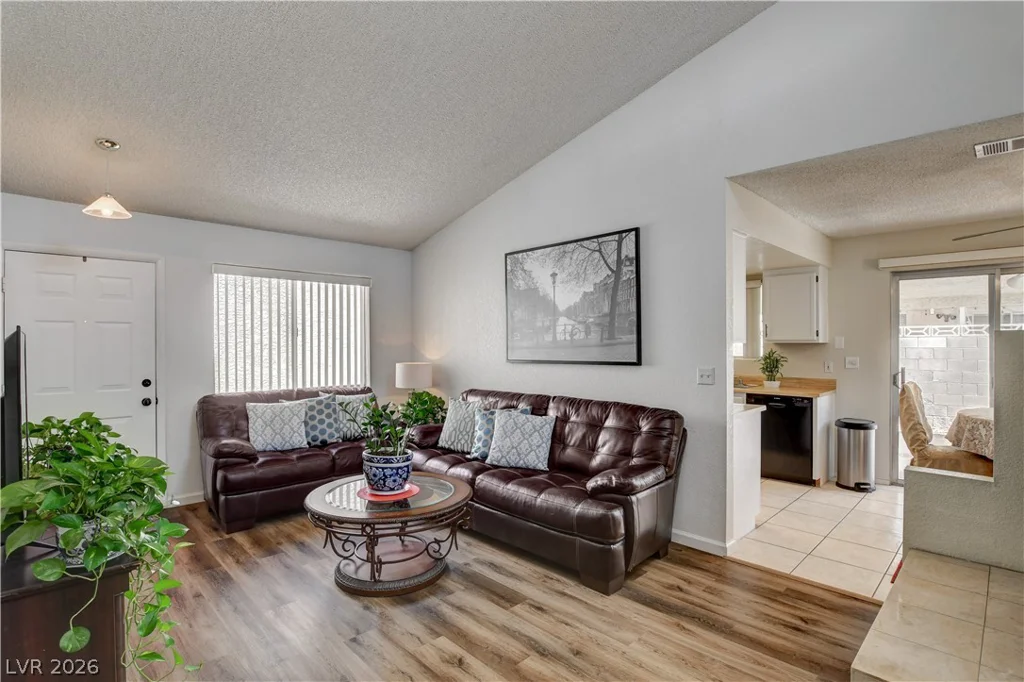 2530 Palace View, Las Vegas, NV 89121