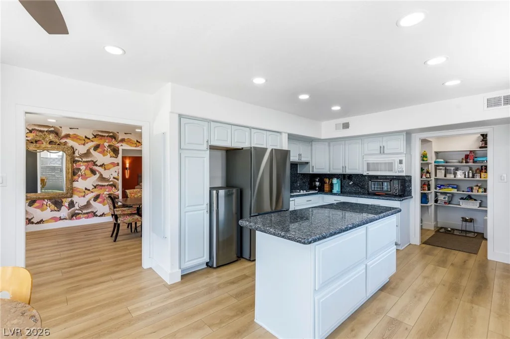 2058 Mohigan, Las Vegas, NV 89169