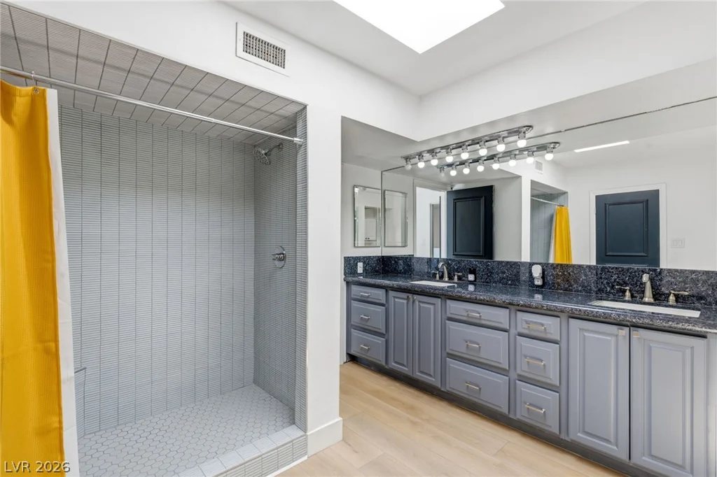 2058 Mohigan, Las Vegas, NV 89169