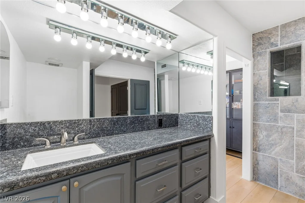 2058 Mohigan, Las Vegas, NV 89169