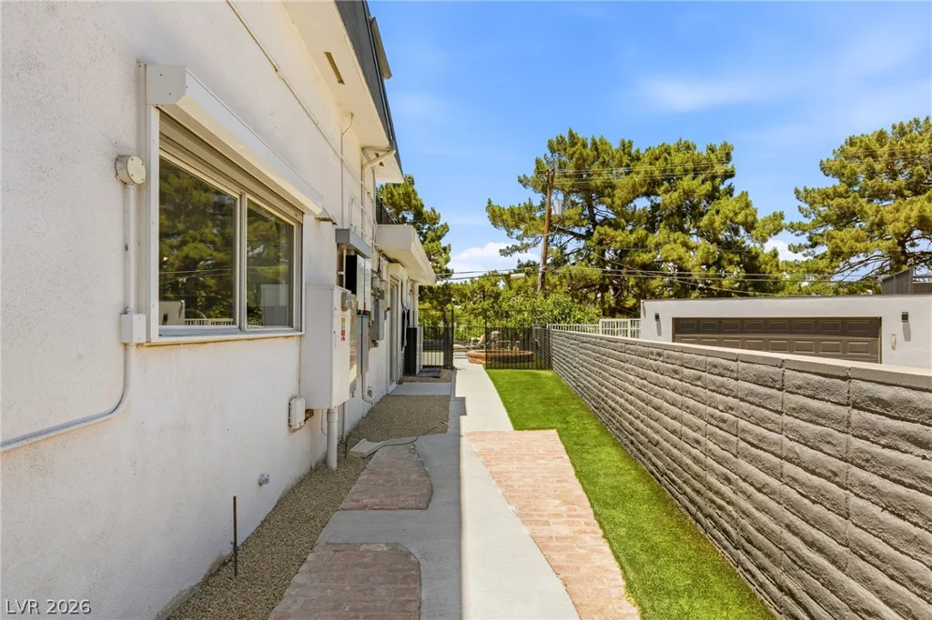 2058 Mohigan, Las Vegas, NV 89169