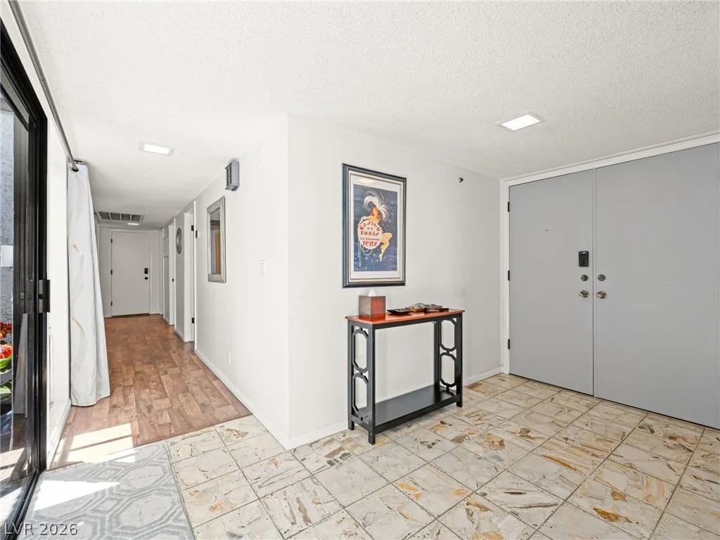 2828 San Lago, Las Vegas, NV 89121