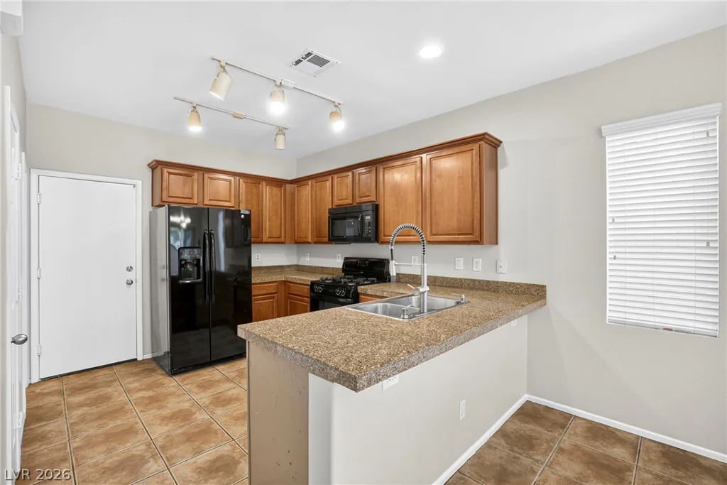 9132 BLUE RAVEN, Las Vegas, NV 89143