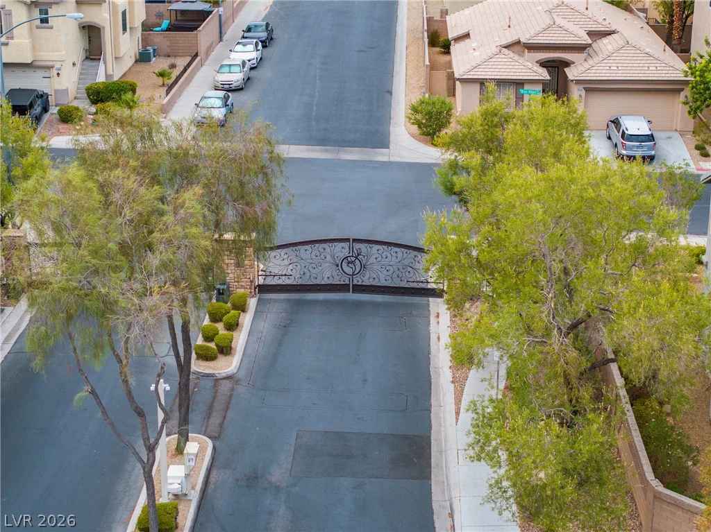 9132 BLUE RAVEN, Las Vegas, NV 89143