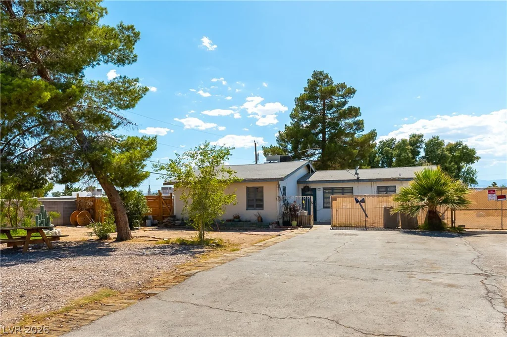 2419 Gateway, Las Vegas, NV 89115