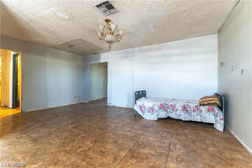 2419 Gateway, Las Vegas, NV 89115
