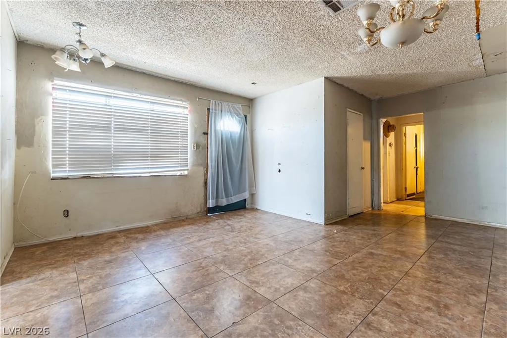 2419 Gateway, Las Vegas, NV 89115