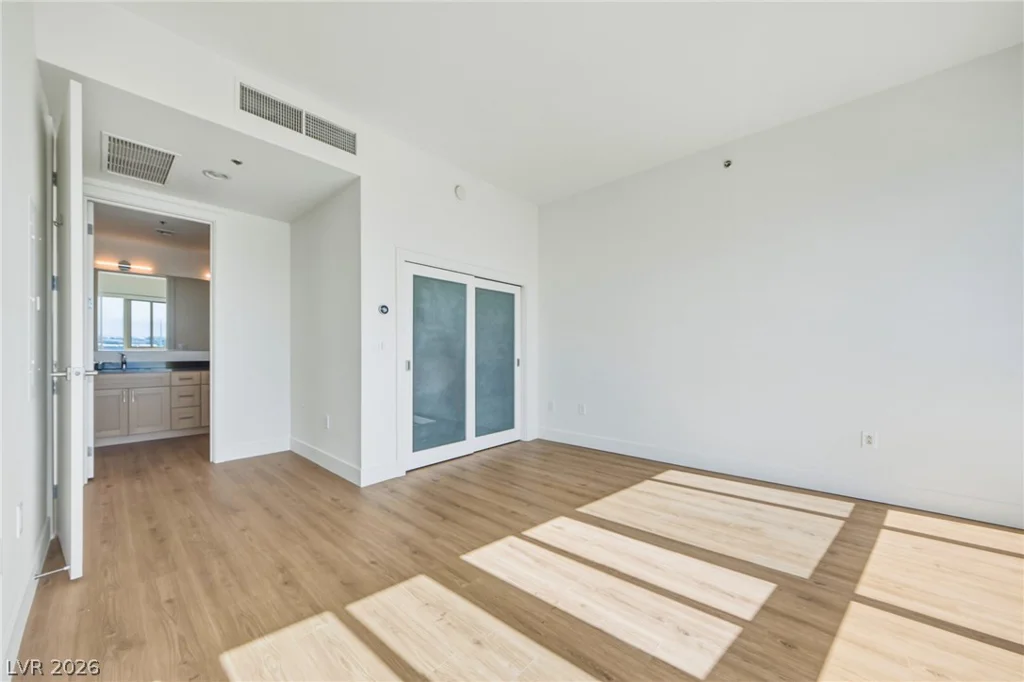4575 Dean Martin, Las Vegas, NV 89103