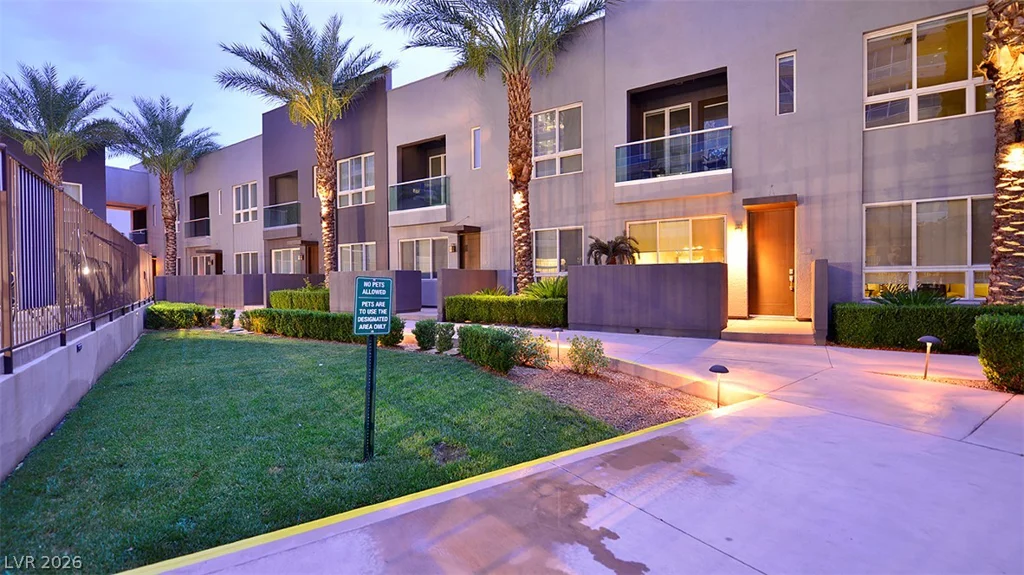 4575 Dean Martin, Las Vegas, NV 89103