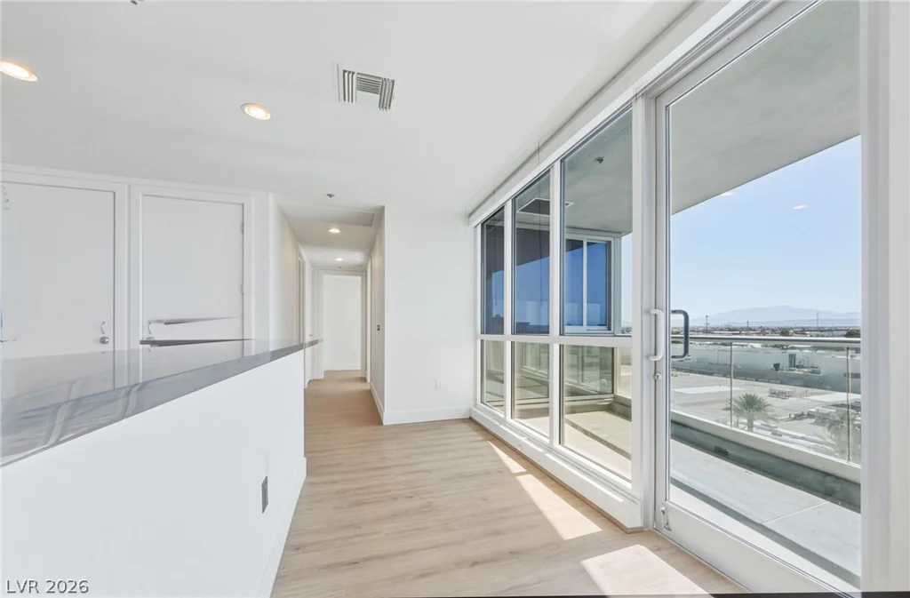 4575 Dean Martin, Las Vegas, NV 89103