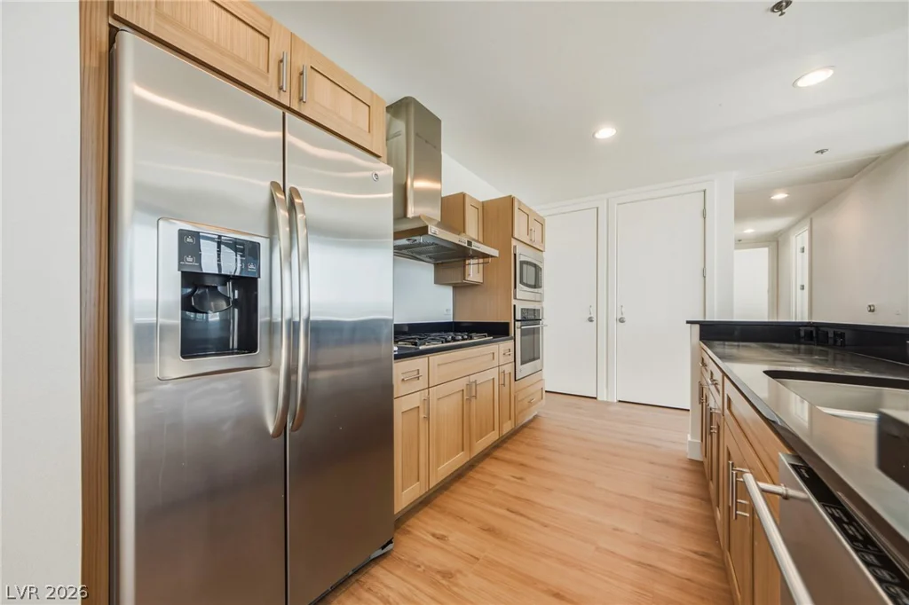 4575 Dean Martin, Las Vegas, NV 89103