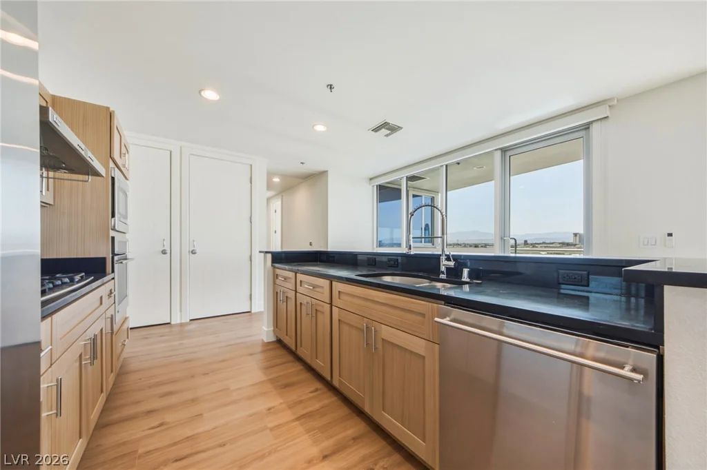 4575 Dean Martin, Las Vegas, NV 89103