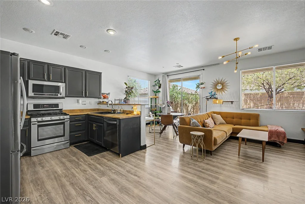 7252 Forest Village, Las Vegas, NV 89113