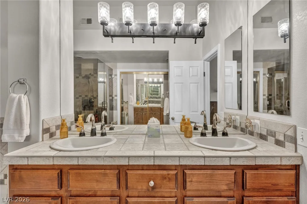 6954 Emerald Springs, Las Vegas, NV 89113
