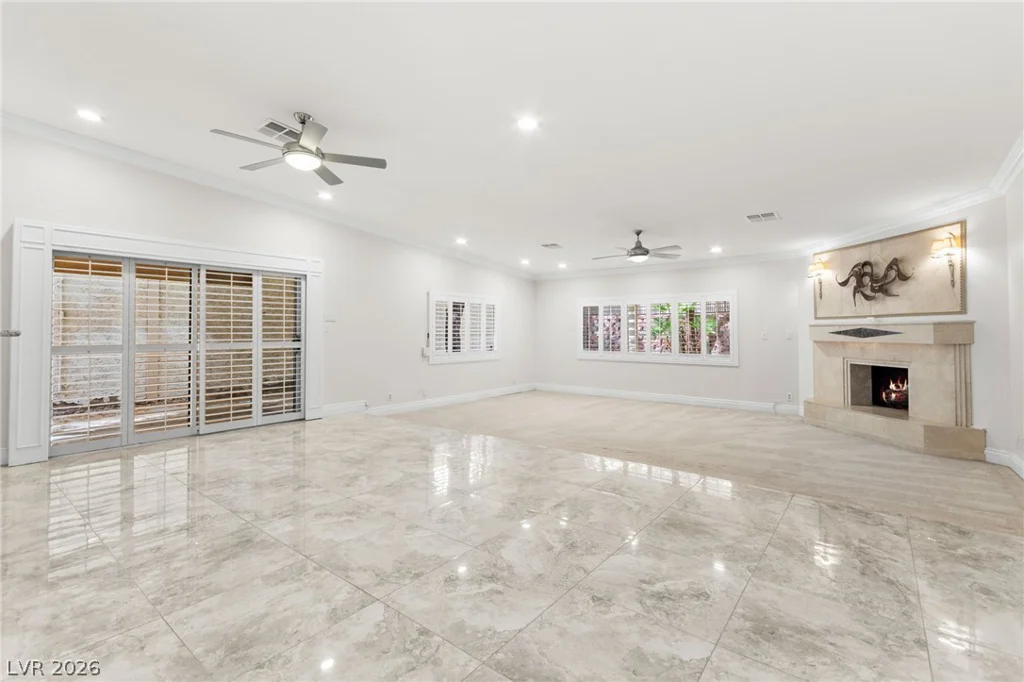 2400 Plaza Del Grande, Las Vegas, NV 89102