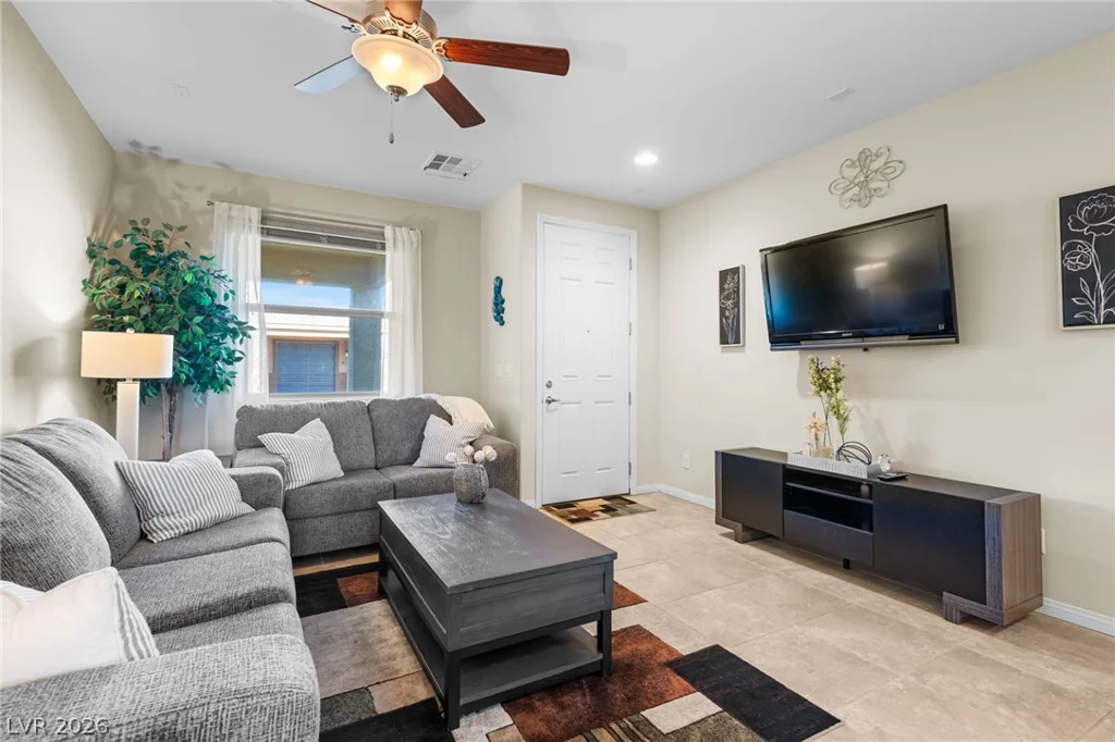 2707 ChinaBerry Hill, Laughlin, NV 89029