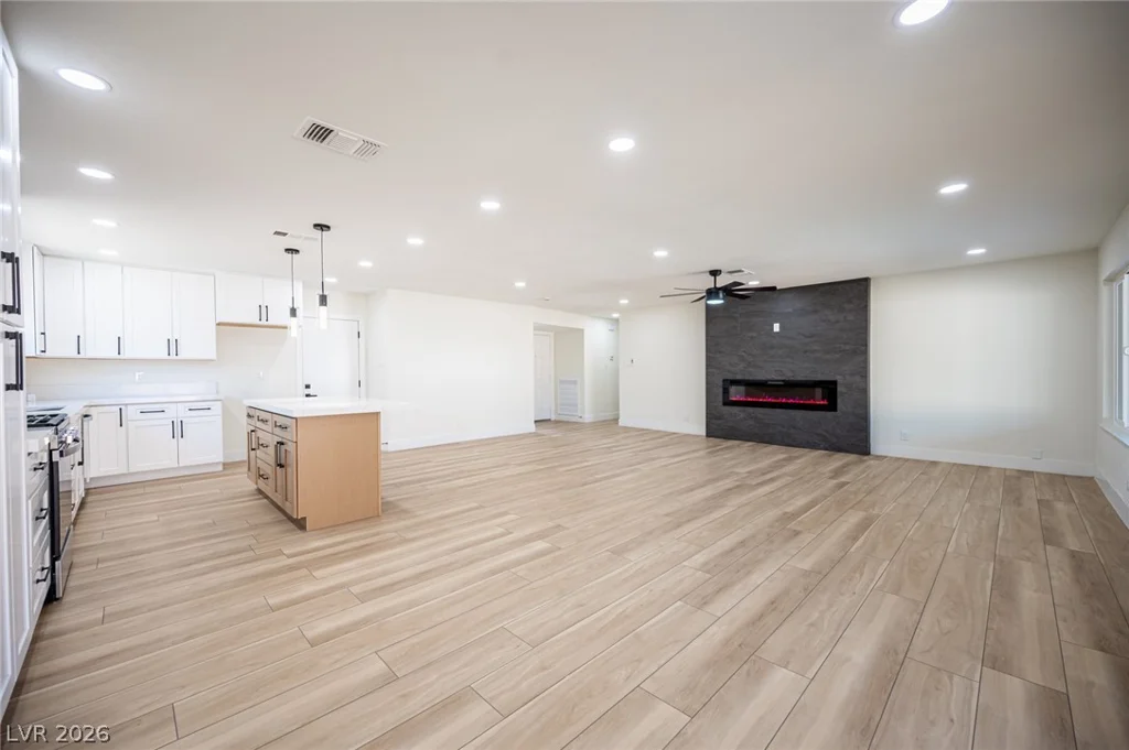 5630 Neosho, Las Vegas, NV 89120
