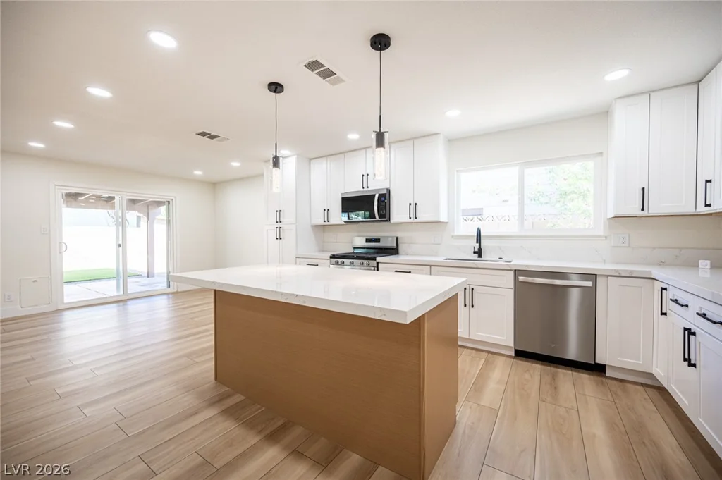 5630 Neosho, Las Vegas, NV 89120