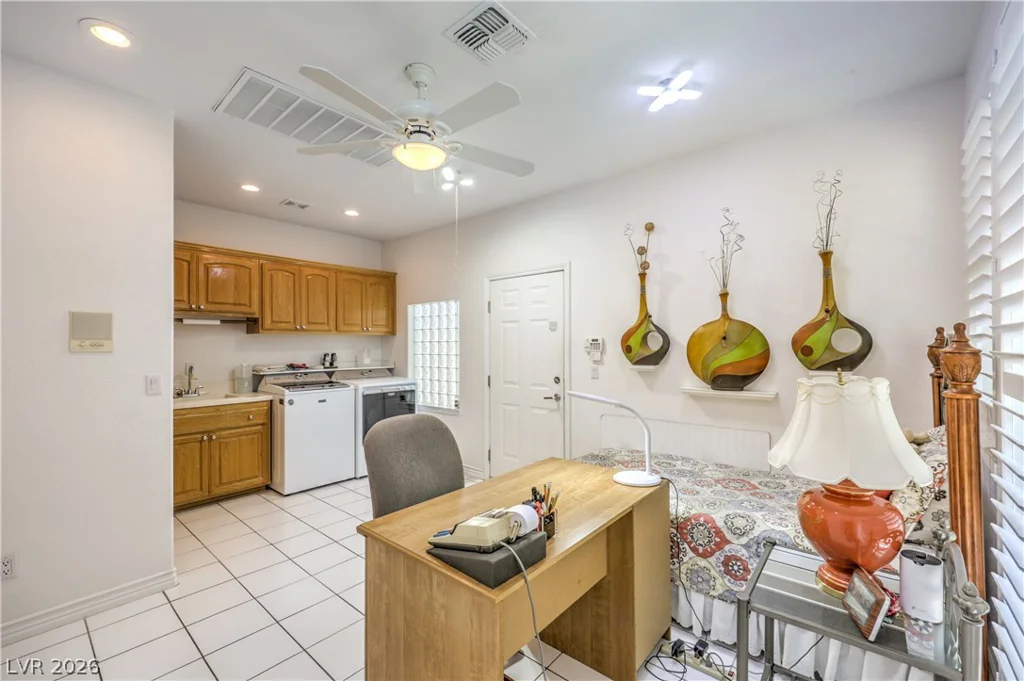2421 La Seyne, Las Vegas, NV 89128