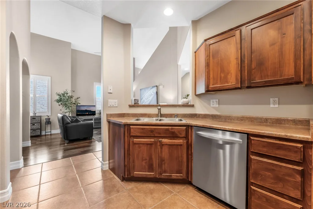 3975 Hualapai, Las Vegas, NV 89129