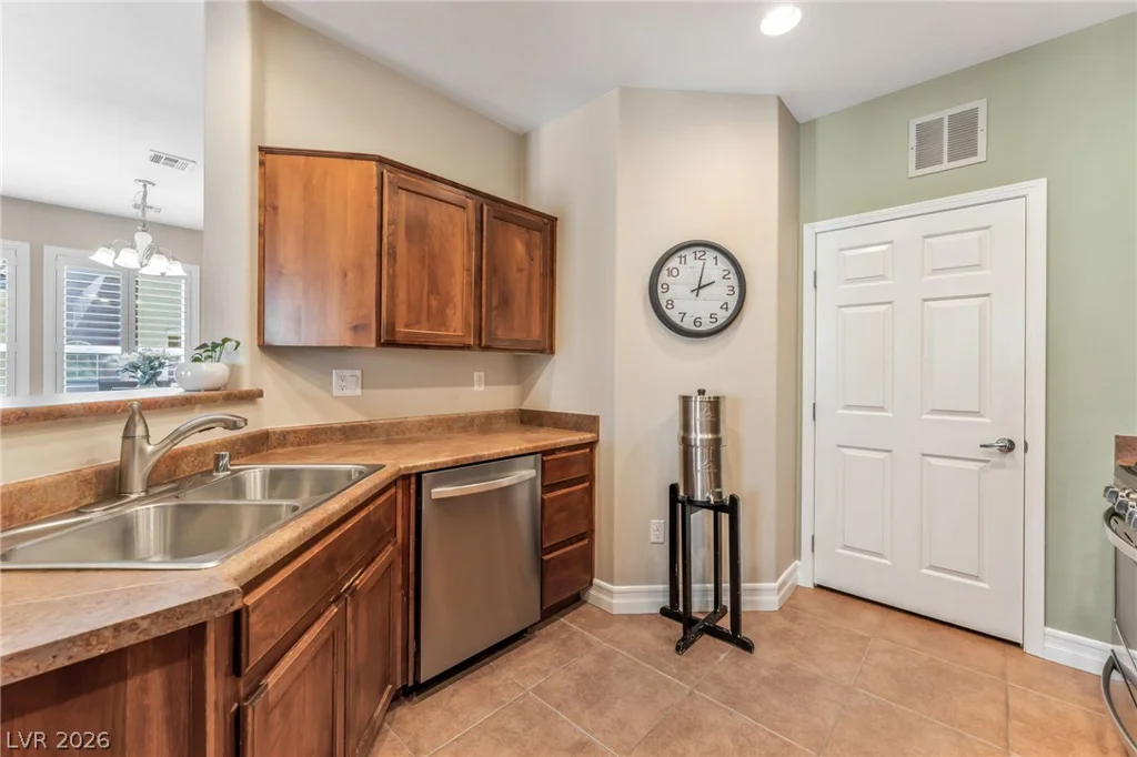 3975 Hualapai, Las Vegas, NV 89129