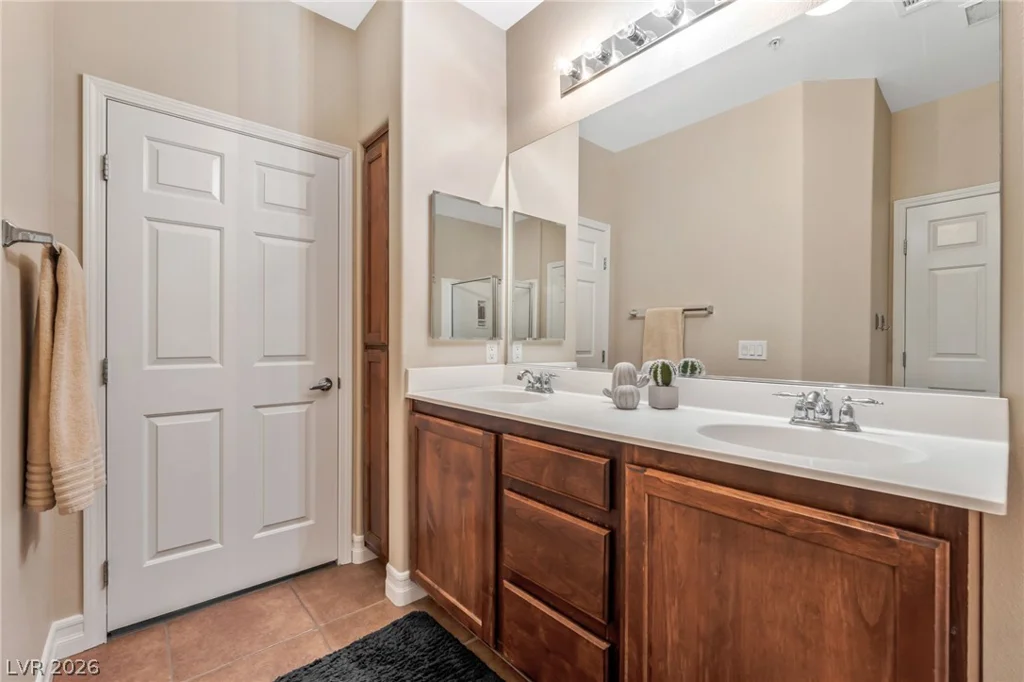 3975 Hualapai, Las Vegas, NV 89129