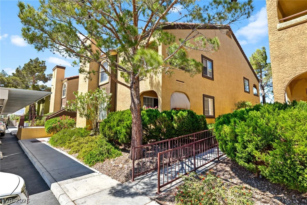 7950 Flamingo, Las Vegas, NV 89147