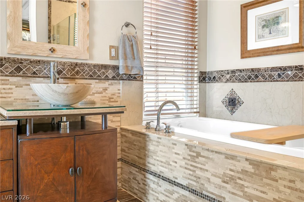 32 Cerchio Basso, Henderson, NV 89011