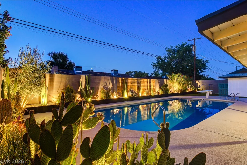 2704 Gilmary, Las Vegas, NV 89102