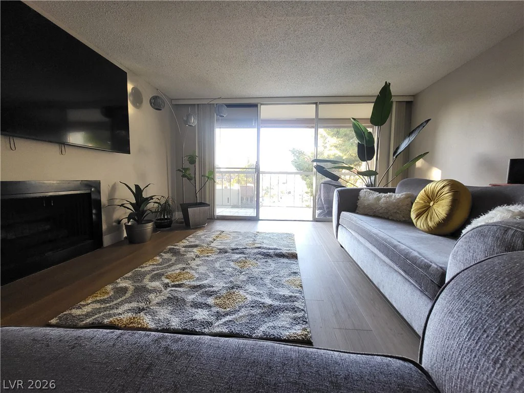 750 Royal Crest, Las Vegas, NV 89169