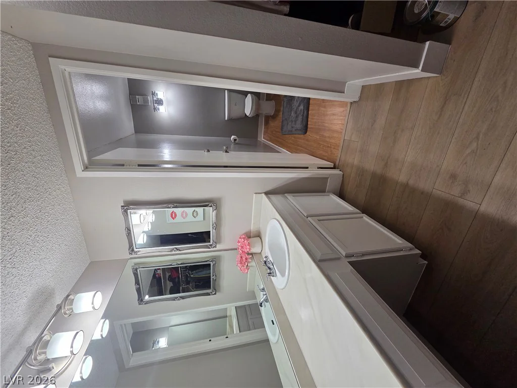 750 Royal Crest, Las Vegas, NV 89169
