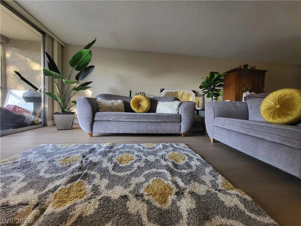 750 Royal Crest, Las Vegas, NV 89169