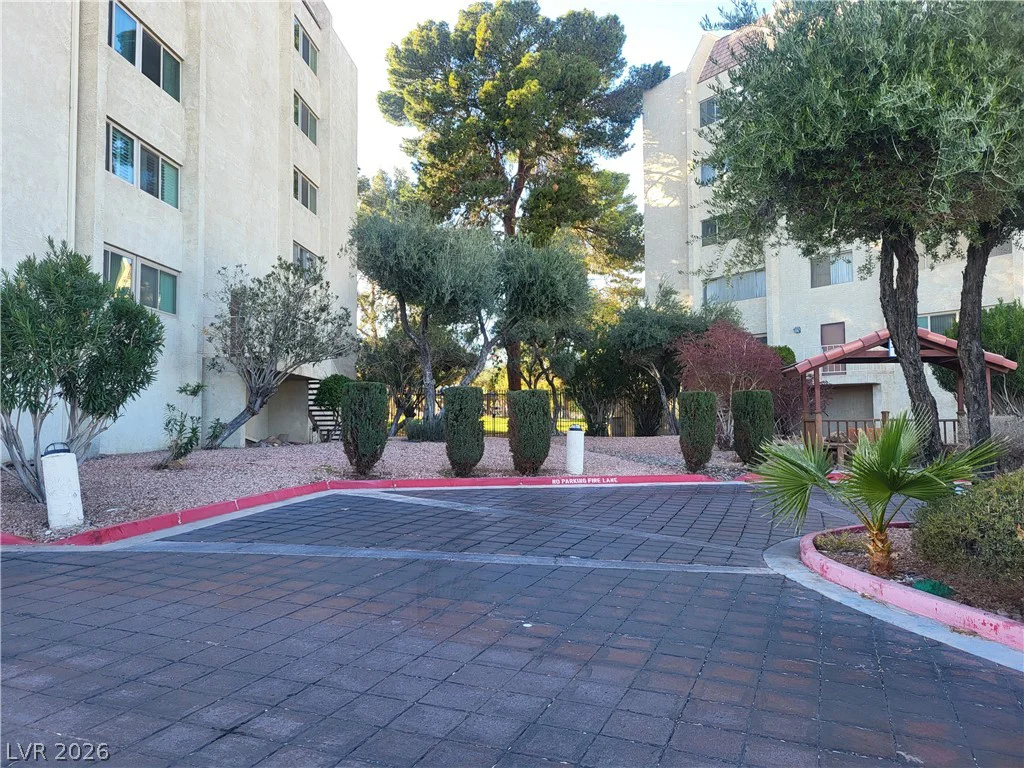 750 Royal Crest, Las Vegas, NV 89169