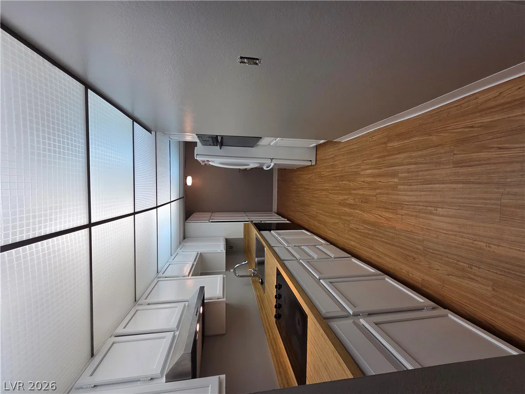 750 Royal Crest, Las Vegas, NV 89169