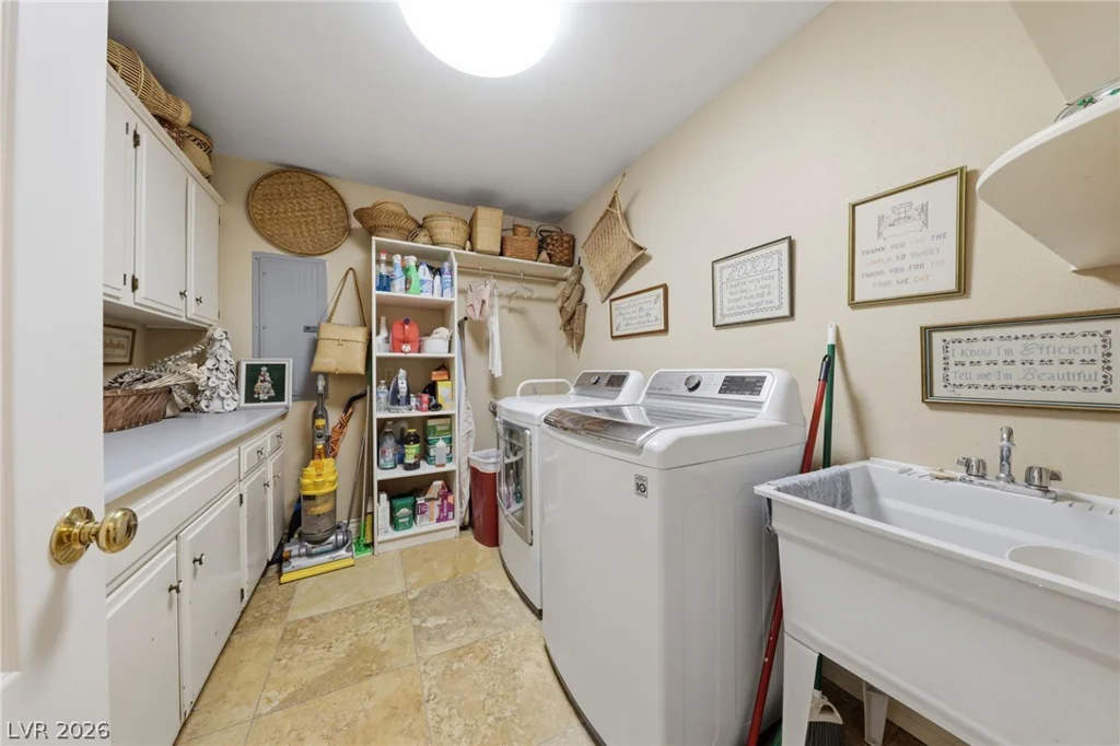 221 Rosemary, Las Vegas, NV 89107