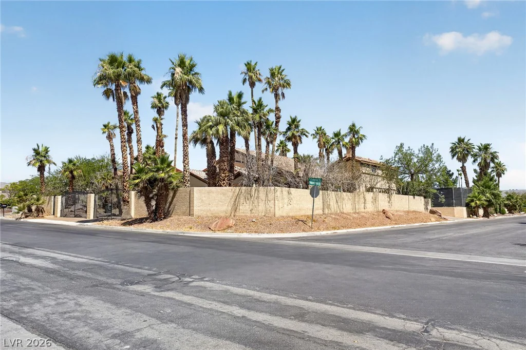 7440 Eldora, Las Vegas, NV 89117