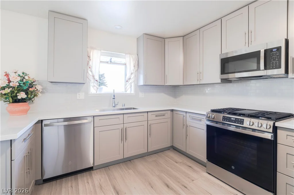 801 Sanford, Las Vegas, NV 89107