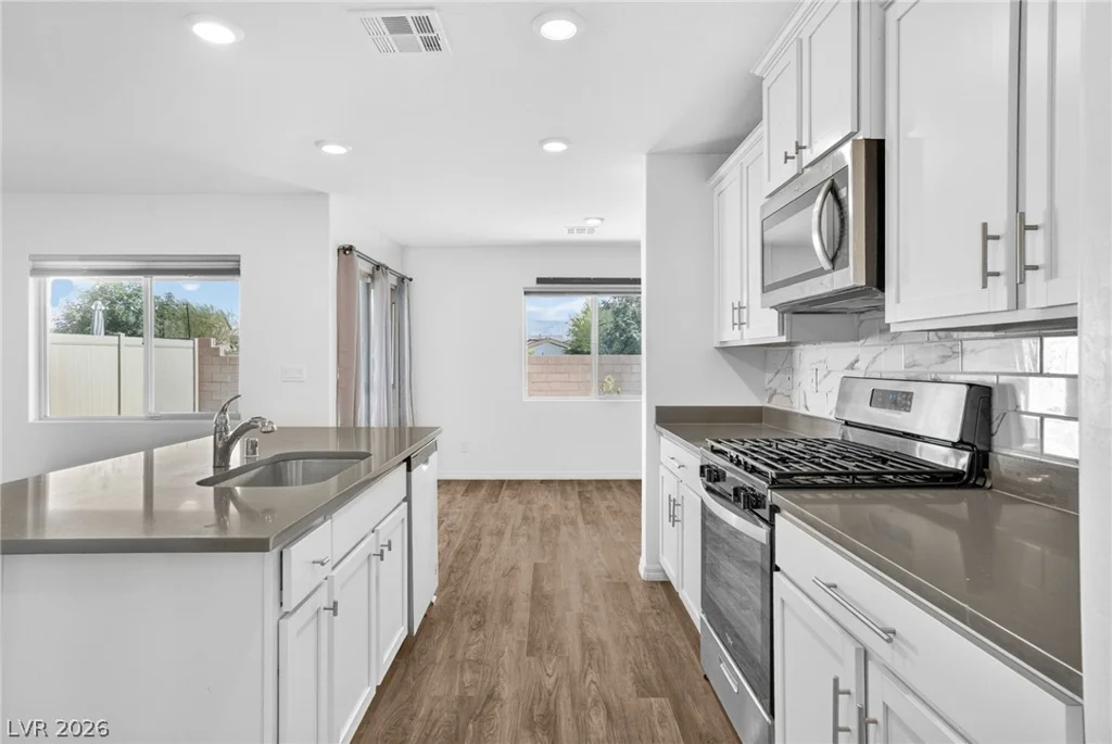 1586 Gold Sunset, North Las Vegas, NV 89032