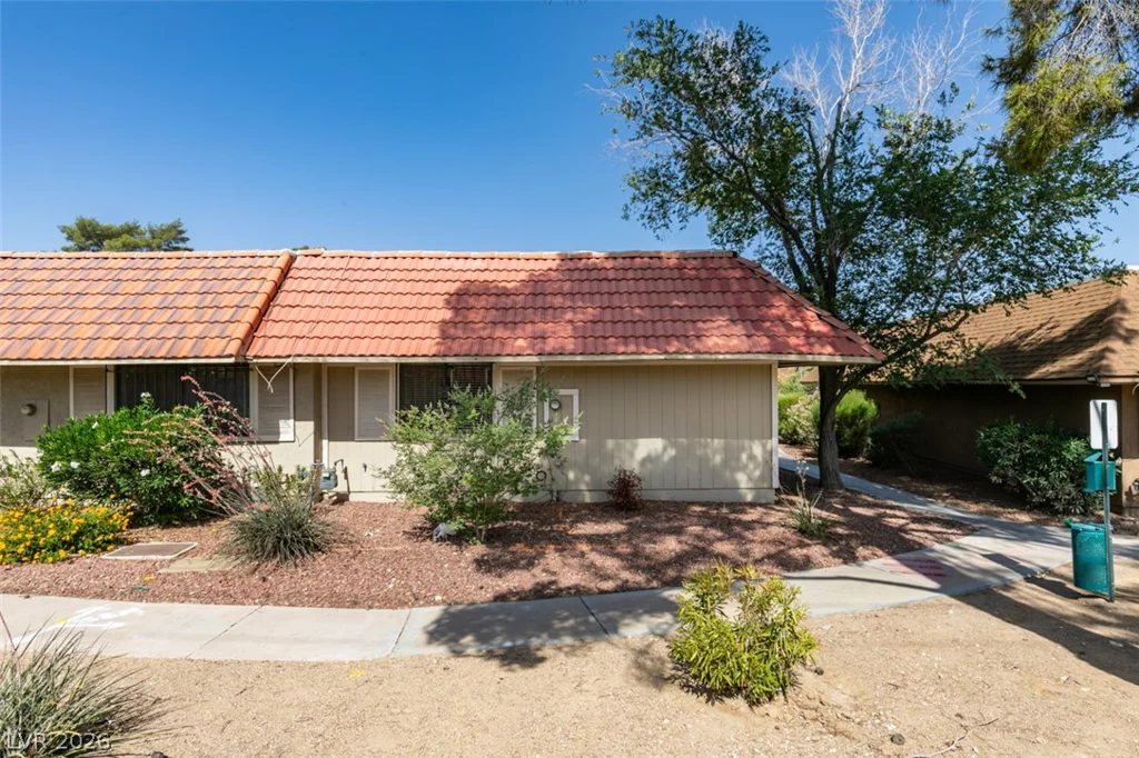 2556 Paradise Village, Las Vegas, NV 89120