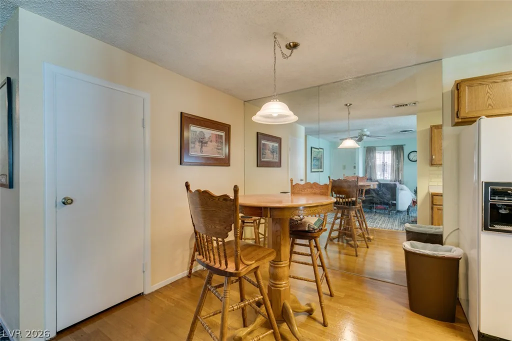 2556 Paradise Village, Las Vegas, NV 89120