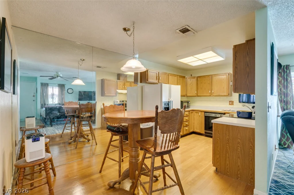 2556 Paradise Village, Las Vegas, NV 89120