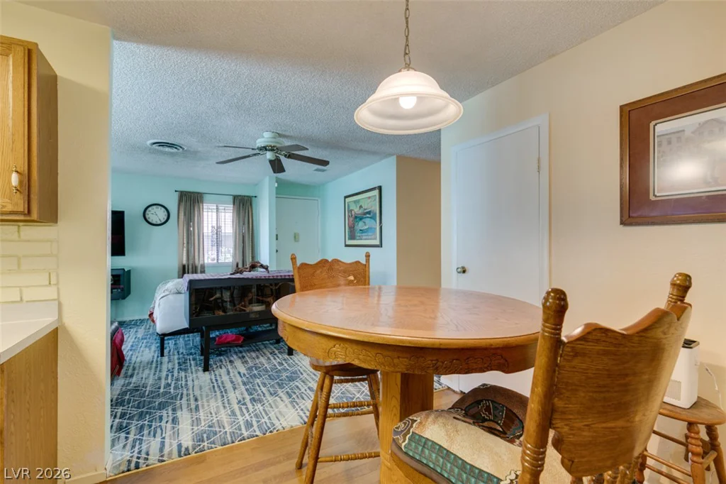 2556 Paradise Village, Las Vegas, NV 89120