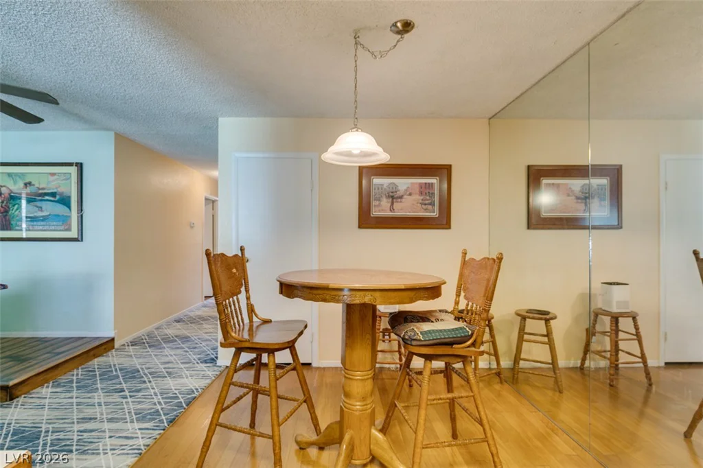 2556 Paradise Village, Las Vegas, NV 89120
