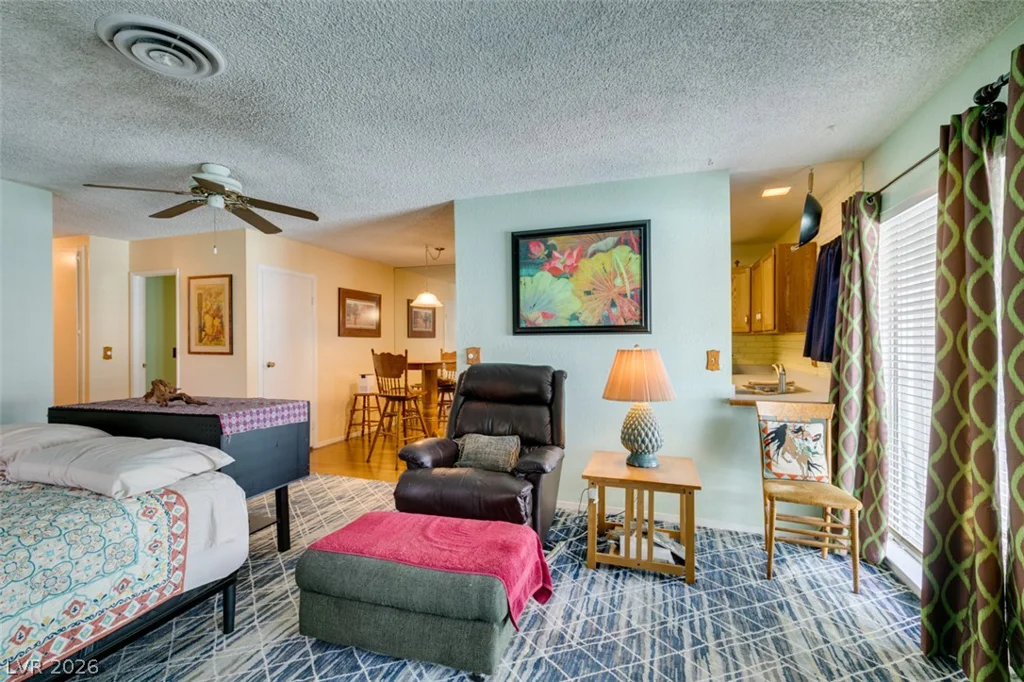 2556 Paradise Village, Las Vegas, NV 89120