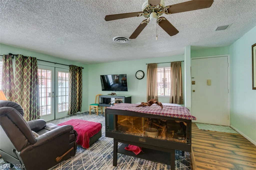 2556 Paradise Village, Las Vegas, NV 89120