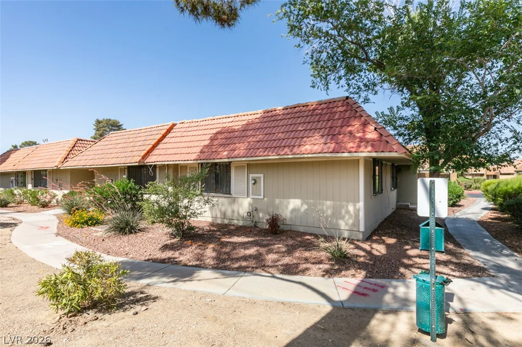 2556 Paradise Village, Las Vegas, NV 89120