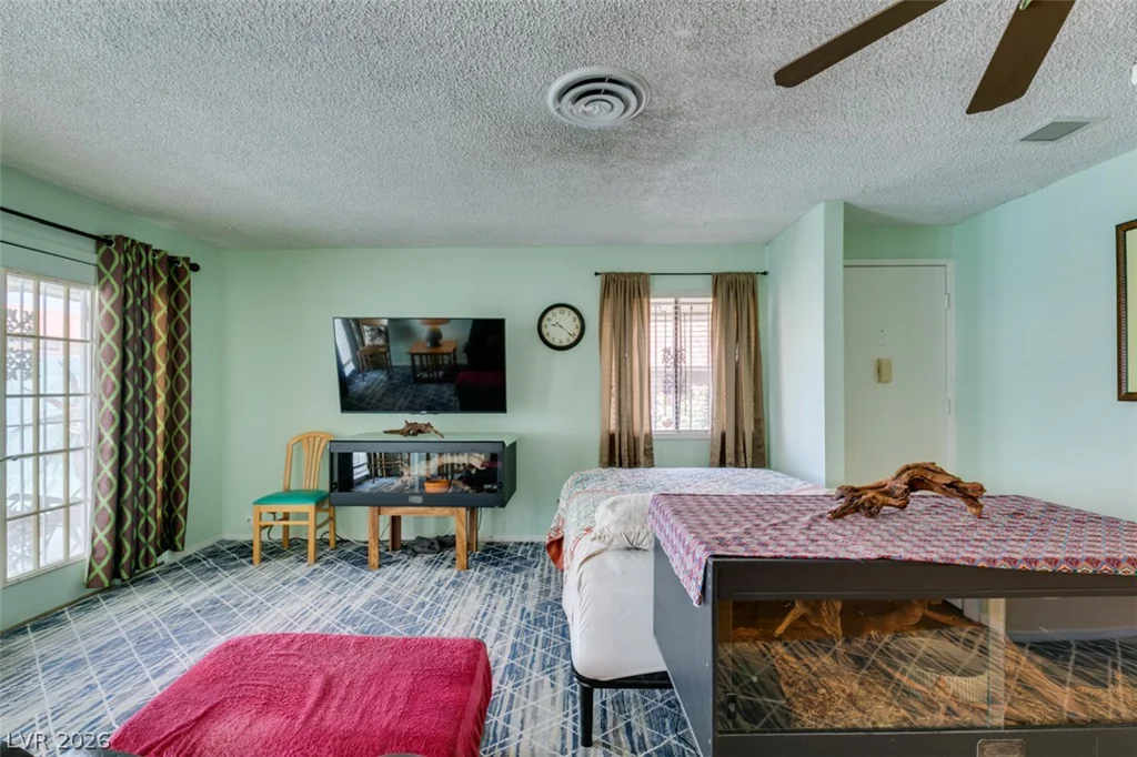 2556 Paradise Village, Las Vegas, NV 89120